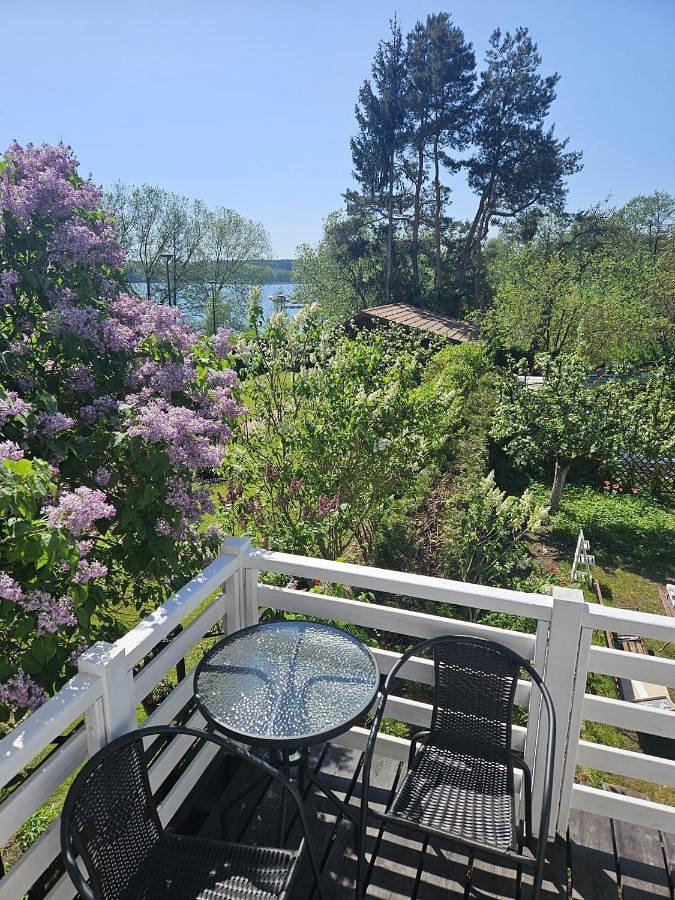 Ferienwohnung für 4 Personen, mit Seeblick und Ausblick sowie Pool und Garten in Allenstein