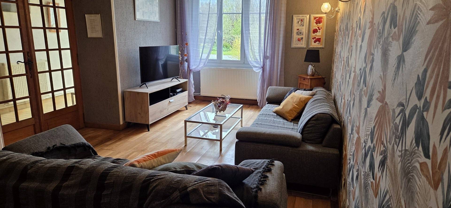 Gîte De L'arthour : maison de vacances avec jardin privé et Wi-Fi in Notre-Dame-de-Cenilly, Région de Coutances