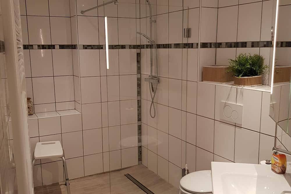 Ganze Wohnung, Sehr zentrale Ferienwohnung/150m zum gr. Plöner See/ Fewo 2/Boxspringb. 2x2,20m in Plön, Plön (Stadt)