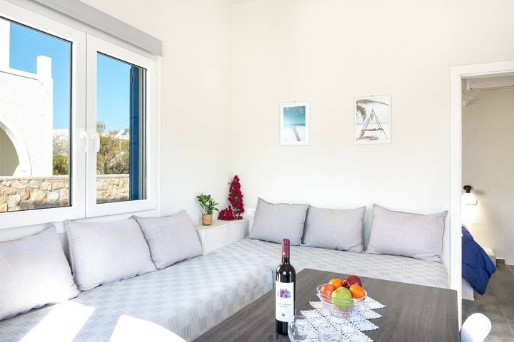 Vacation rental for 4 people, with Balcony and Yard in Santorini