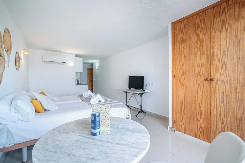 Entire apartment, Es Grop Est. Vista Mar in S'Arenal Petit, Sant Joan de Labritja