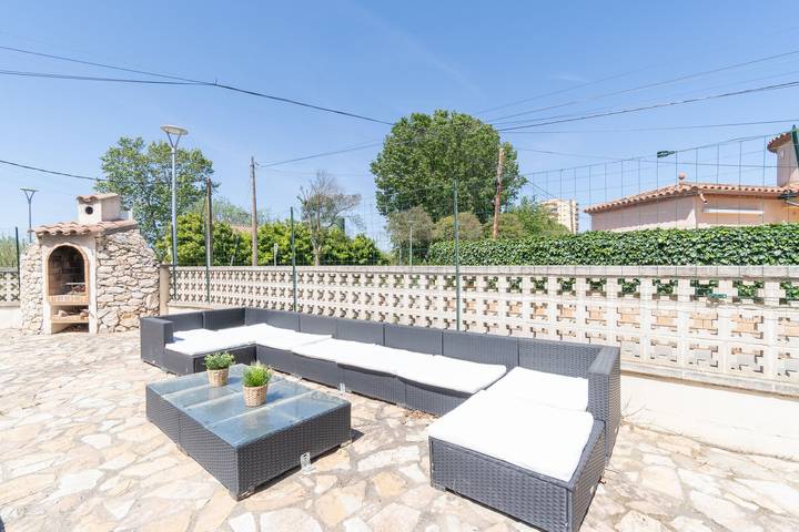 Olot 58. Casa para 10 personas, piscina privada, aire acondicionado, .... in San Pedro Pescador, Alt Empordà