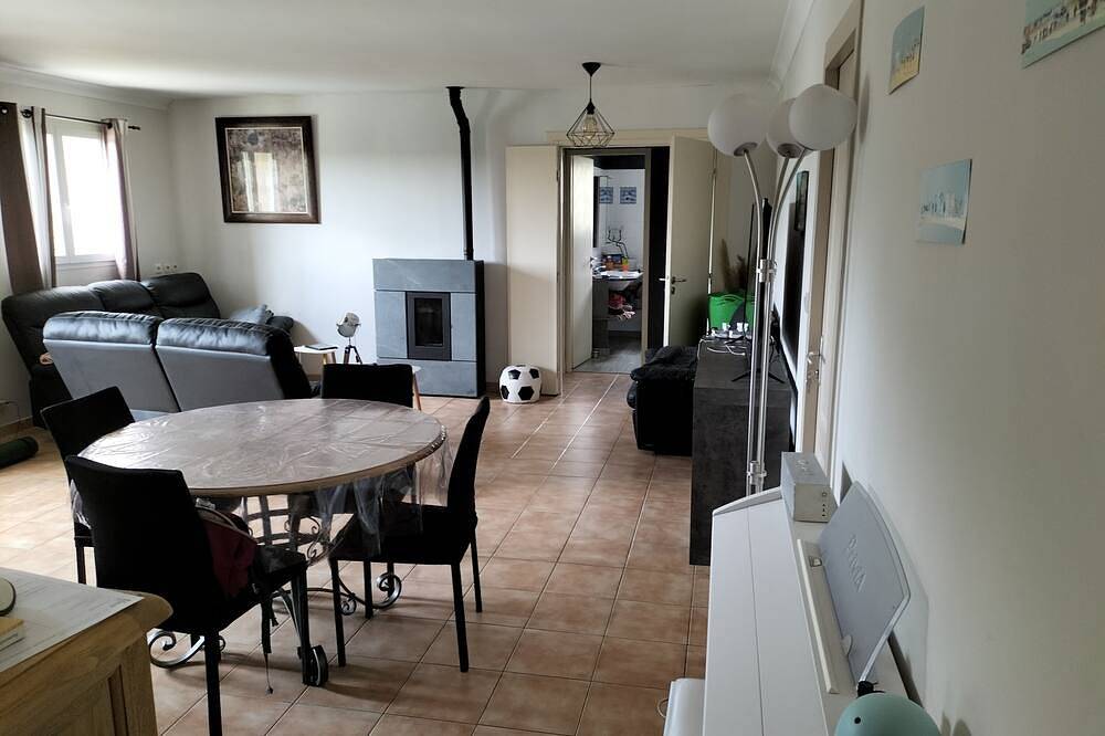 Villa tout confort entre vignes et garrigue, piscine chauffée in Pouzilhac, Région de Nîmes