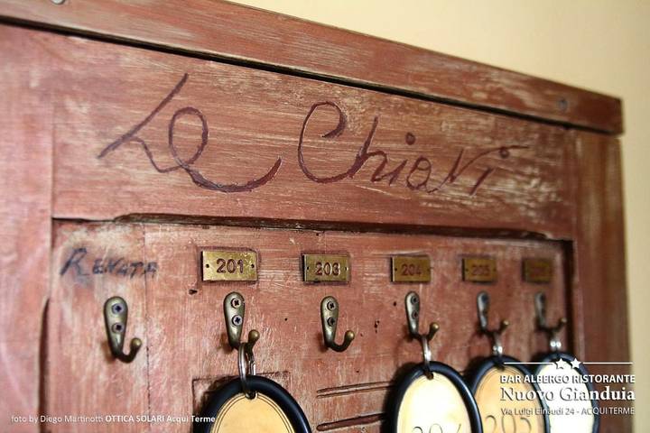 Hôtel pour 3 personnes, avec bassin pour enfant et piscine ainsi que vue et jardin, animaux acceptés à Acqui Terme - 4