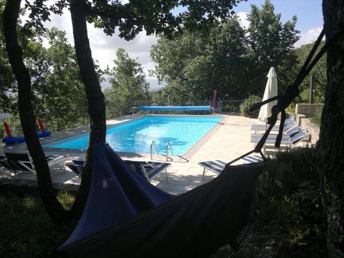 Location de vacances pour 6 personnes, avec vue ainsi que jardin et piscine, animaux acceptés à Gualdo Tadino - 4