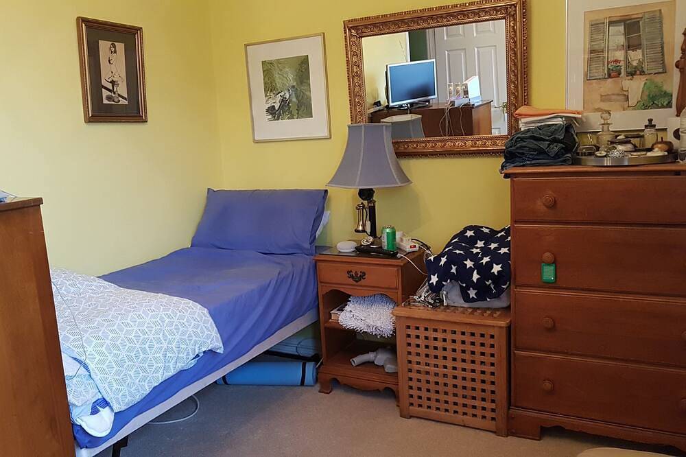 Sha's Pad,  Room 4, Single Bed - shared shower room with 1 other in Port Talbot, Neath Port Talbot