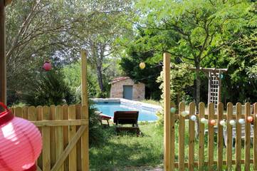 Gîte pour 8 personnes, avec piscine et jardin, adapté aux familles à Saint-André-de-Roquepertuis