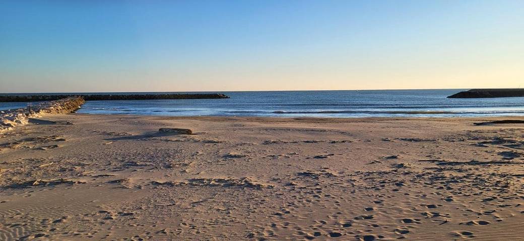 Location de vacances pour 6 personnes, avec vue et balcon, adapté aux familles dans Plage du Port (Les Saintes-Maries-de-la-Mer) - 3