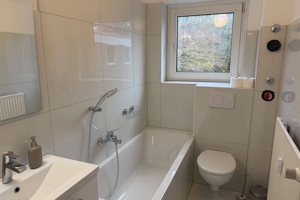 Ganze Wohnung, Ruhiges Apartment mit großer Terrasse – 10 Min nach Hamburg/Volksparkstadion in Rellingen, Kreis Pinneberg