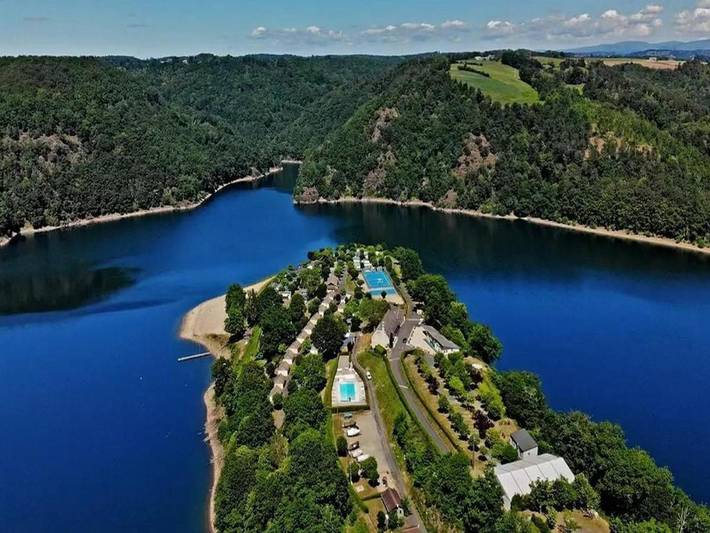 Location de vacances pour 5 personnes, avec terrasse à Pleaux - 3