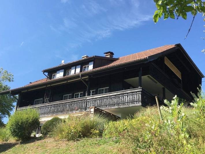 Ferienwohnung für 4 Personen, mit Balkon und Whirlpool sowie Terrasse und Garten