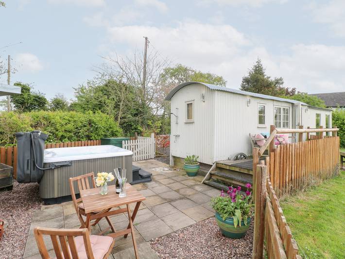 Cabane pour 2 personnes, avec jardin - 1