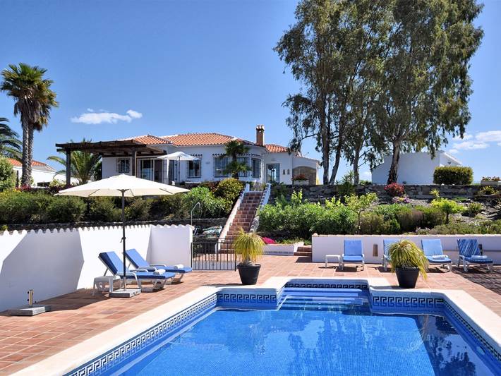 Ferienhaus für 6 Personen, mit Terrasse und Pool in Sayalonga