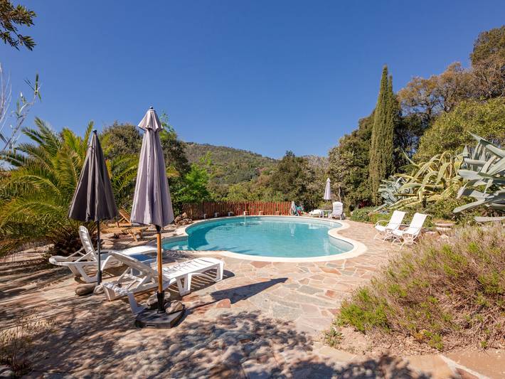 Location de vacances pour 6 personnes, avec jardin ainsi que vue et terrasse à La Garde-Freinet - 3