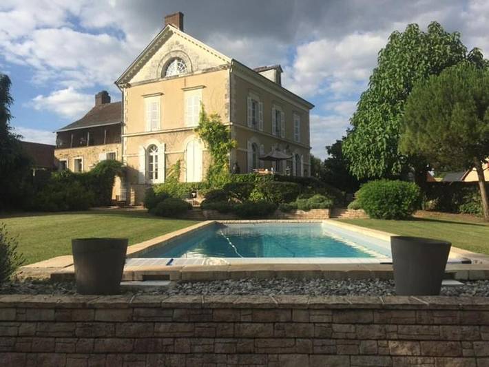 Location de vacances pour 23 personnes, avec piscine ainsi que terrasse et jardin à Saint-Mars-d'Outillé - 3