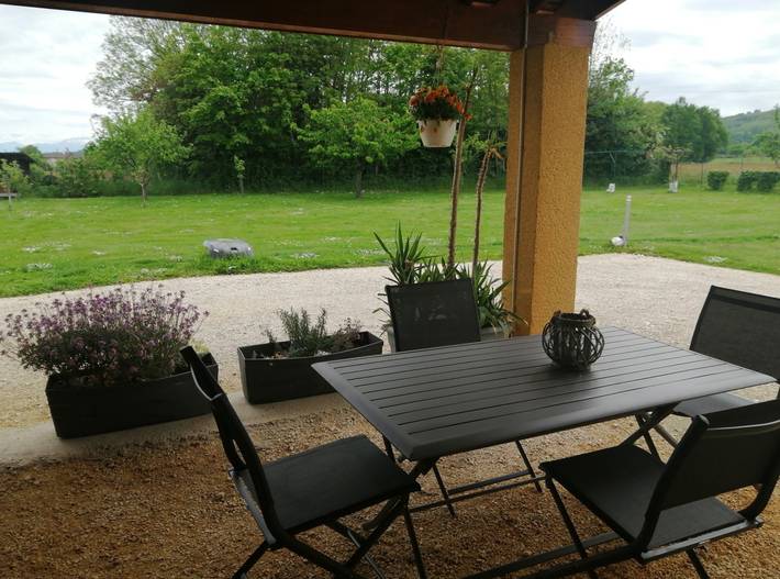 Gîte pour 6 personnes, avec jardin et terrasse dans Brézins
