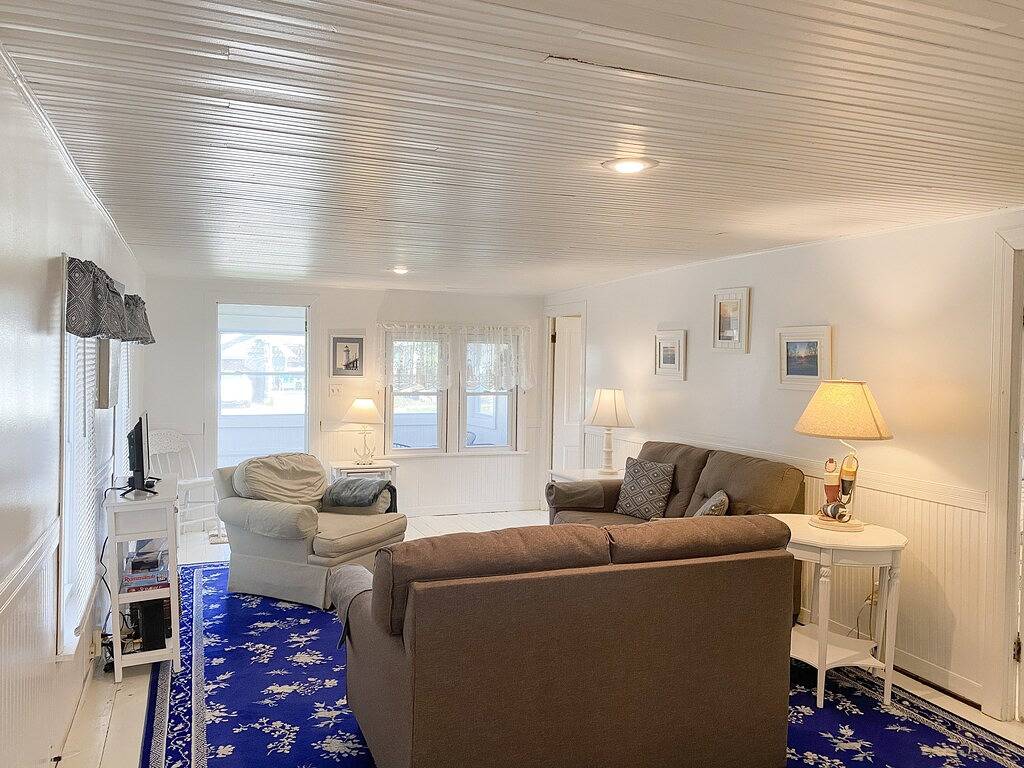 New Remodel! Updated Cottage near Beach and Park in Manistee, Manistee County