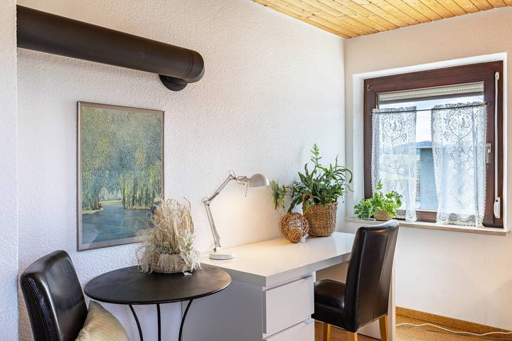 Appartement entier, Appartement 'Kalkau' avec vue sur la montagne, jardin commun et Wi-Fi in Lichtenstein, Neckar-Alb