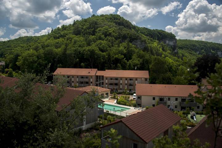 Location de vacances pour 6 personnes, avec piscine ainsi que jardin et terrasse, animaux acceptés à Les Eyzies-de-Tayac-Sireuil