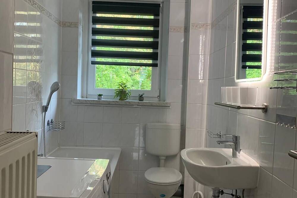 Ganze Wohnung, Moderne Ferienwohnung mit Balkon Nähe Goitzschesee in Bitterfeld-Wolfen, Anhalt - Bitterfeld