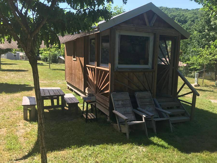 Camping La Prade - Hébergement 2 personnes - La roulotte 1 chambre avec sanitaires in Saint-André-de-Najac, Aveyron