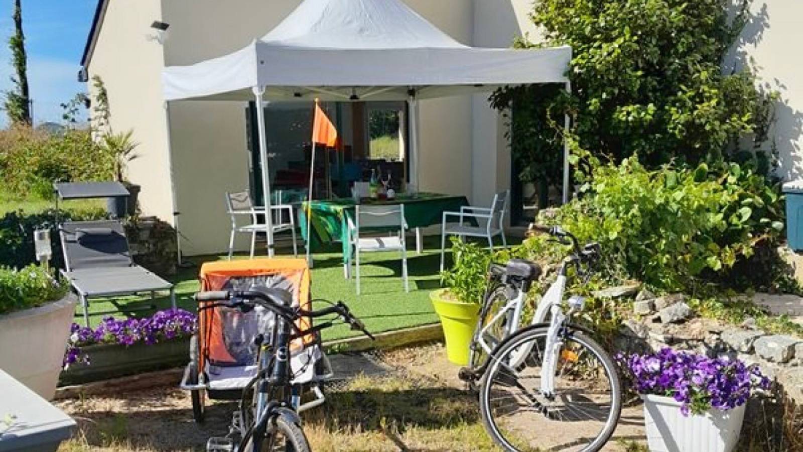 Maison 'Gite Paradis Des Oiseaux Du Jardin' avec piscine privée, terrasse privée et jardin privé in Quédillac, Région de Rennes