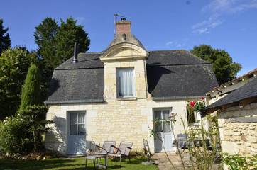 Gîte pour 4 personnes, avec jardin et terrasse à Noyant-la-Plaine