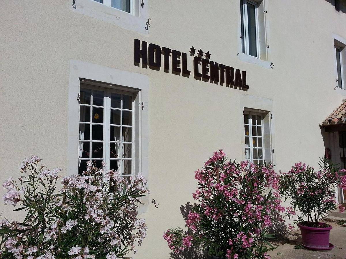 Hotel Central in Chaunay, Vienne (France)