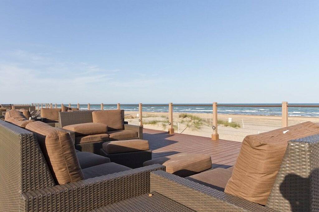 Ganze Wohnung, Solare Tower 405A - Luxuriöses tropisches Resort, privater Balkon mit Poolblick in Richtung Golf von Mexiko, Effizienz perfekt für zwei Personen in South Padre Island, Laguna Madre