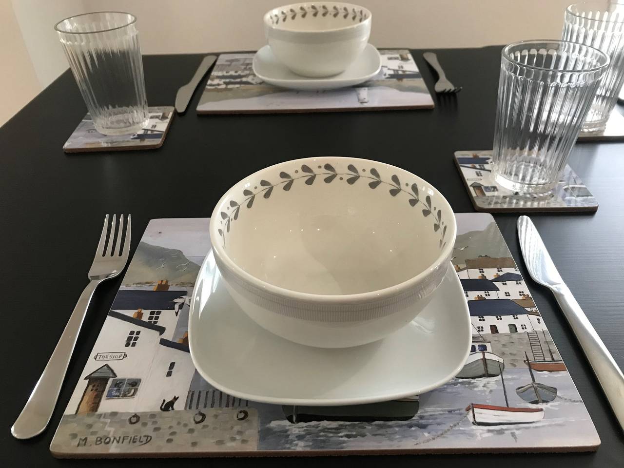 Entire holiday apartment, 1 Bed Flat Sleeps 4, Free Parking, Balcony in Whitstable, Kent