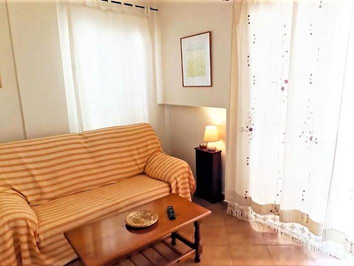 Gîte pour 4 personnes, avec terrasse et jardin, adapté aux familles dans La Isleta del Moro - 2