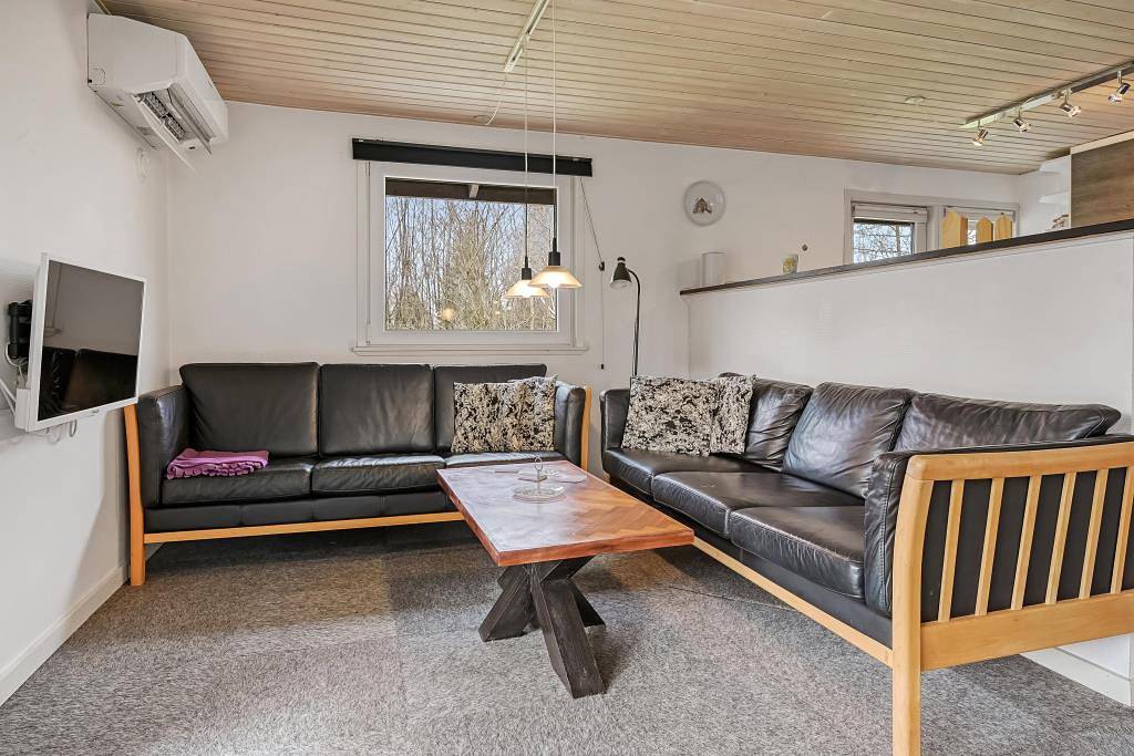 Ferienhaus mit Kaminofen und überdachter Terrasse in Nørhede Vest, Ulfborg