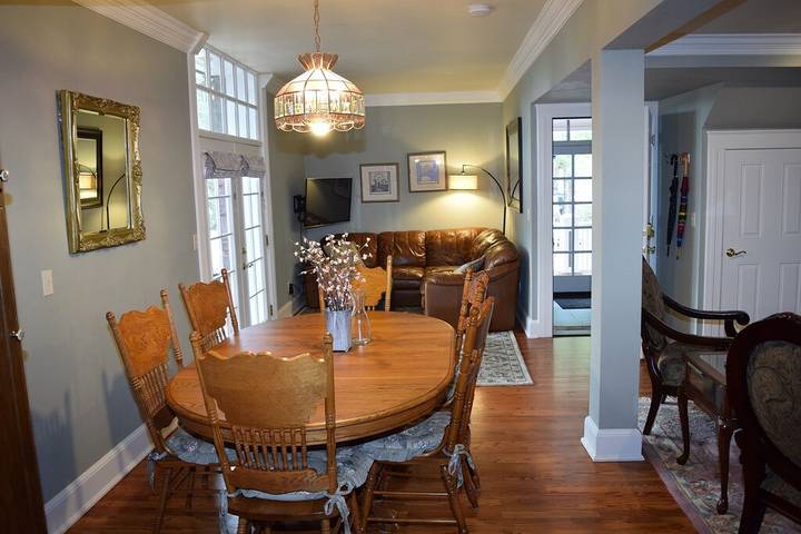 Vacation rental for 11 people, with pool and terrace in Manitou Springs