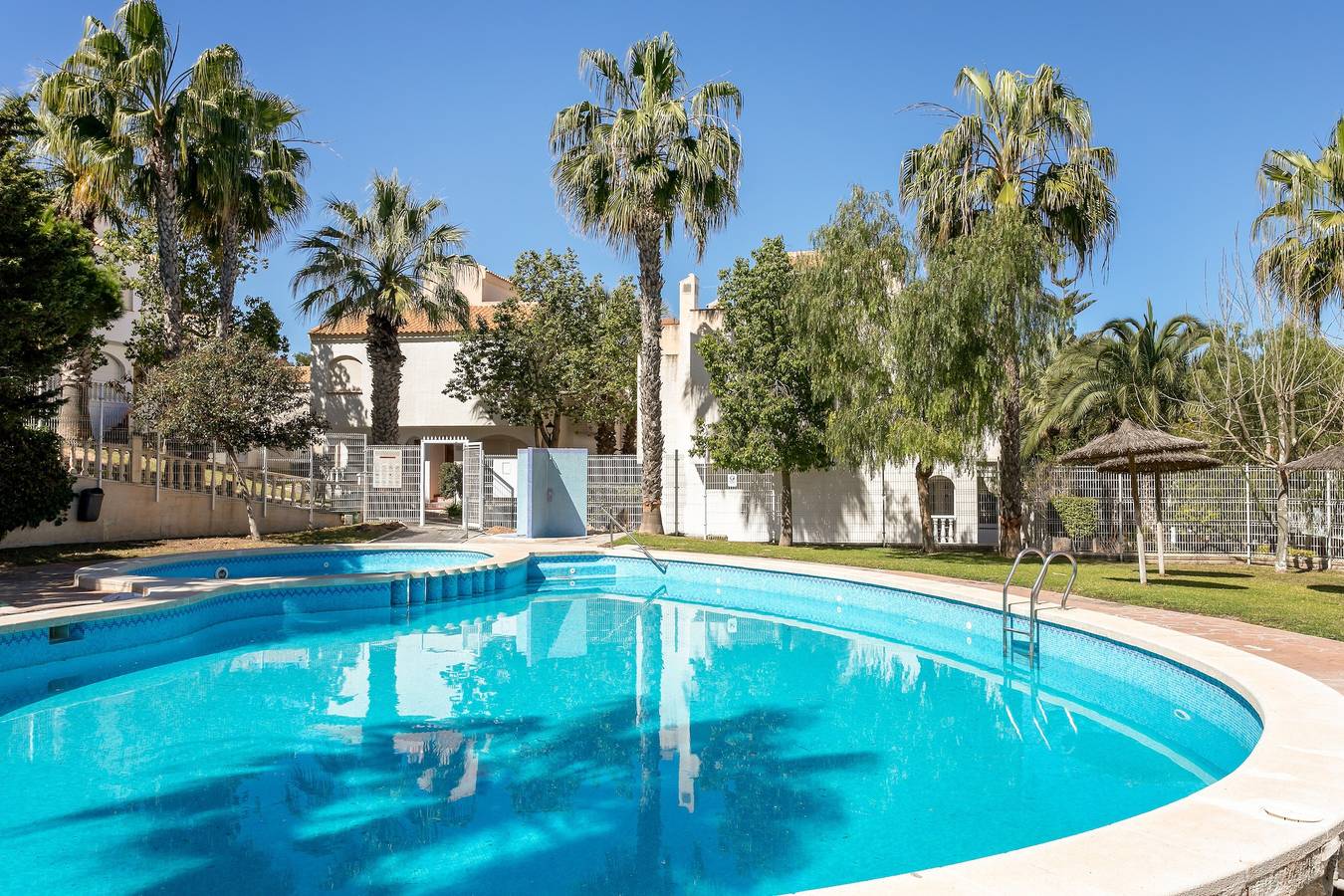 Vacation Home "Sol Gran Alacan"' near Beach with Shared Pool & Wi-Fi in Santa Pola, Costa Blanca