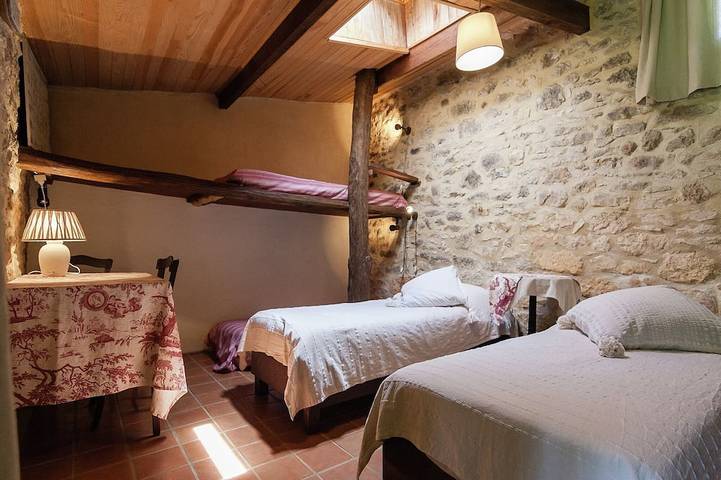 Gîte pour 5 personnes, avec jardin ainsi que piscine et terrasse dans Les Eyzies - 3