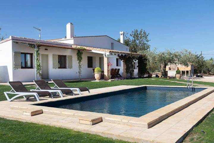 Casa rural para 9 personas, con piscina y jardín en La Ampolla