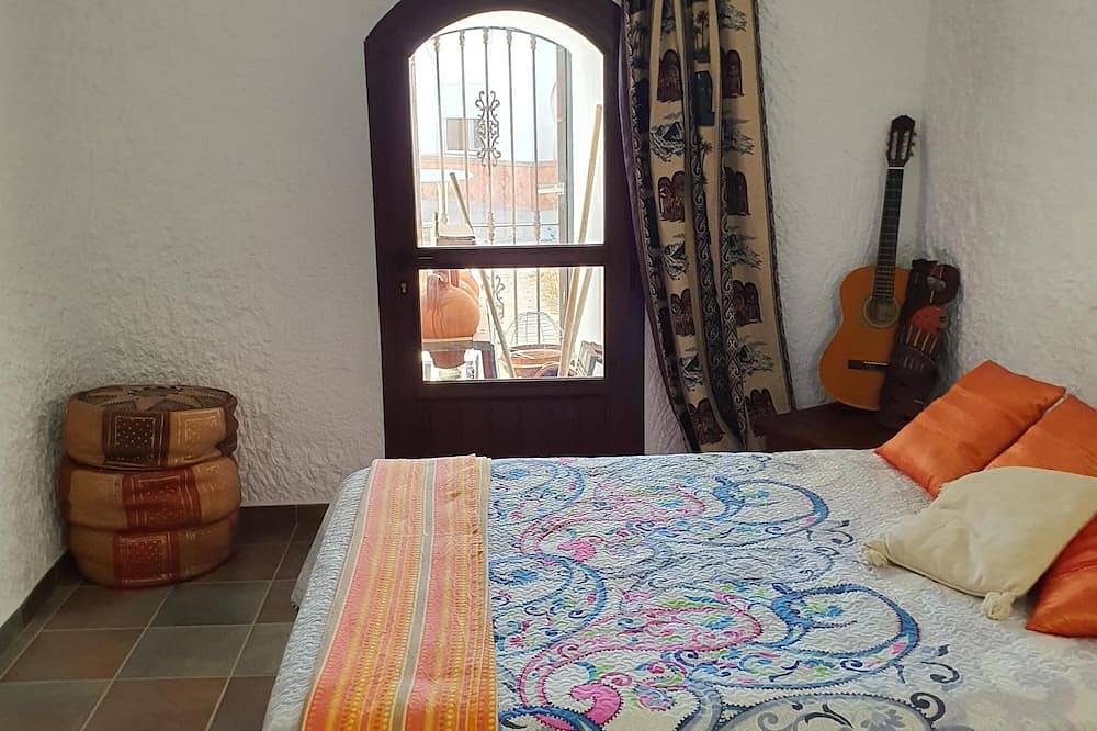 Chalet Cueva de Manuel with Mountain View, Garden & Whirlpool in Guadix, Geoparque de Granada