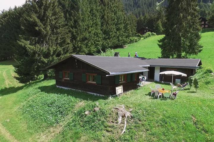 Gîte pour 12 personnes, avec Jardin à Brand