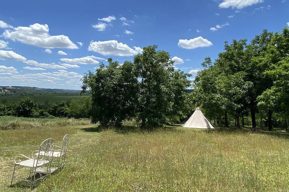 Walnut Star Tent @finders Keepers France. Adults Only Retreat. 13 Acres and Lake in Moncrabeau, Nérac region