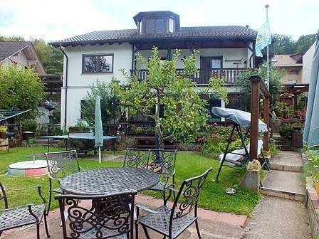 Ferienwohnung für 6 Personen, mit Balkon/Terrasse und Terrasse sowie Garten