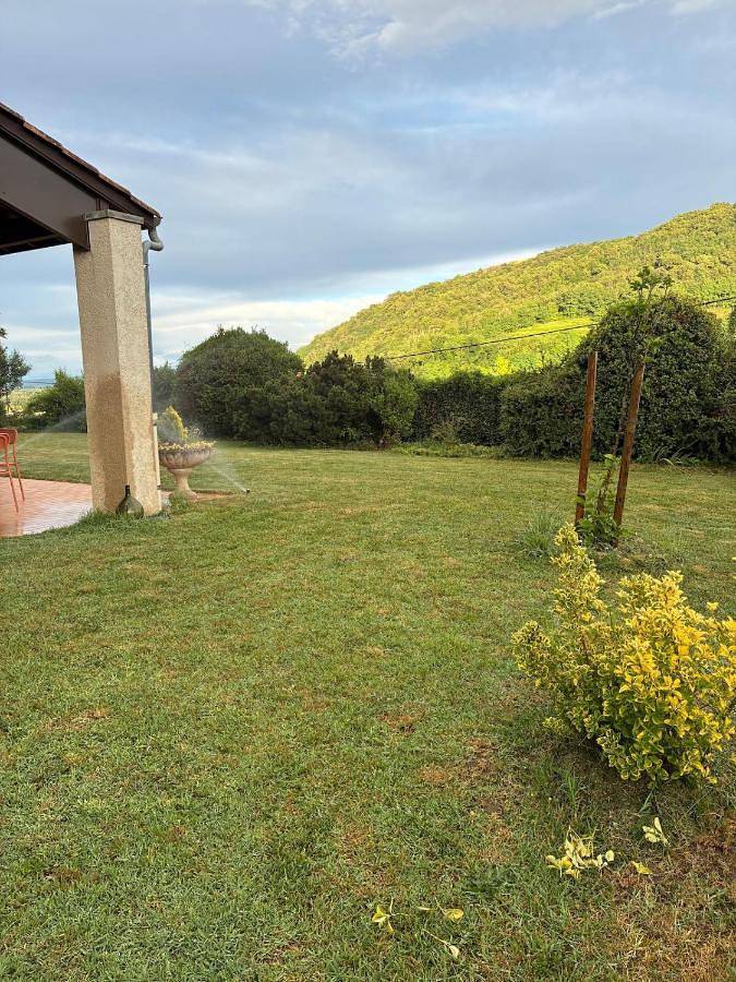 Location de vacances pour 8 personnes, avec Balcon et Terrasse ainsi que Jardin et Vue à Saint-Désirat - 3