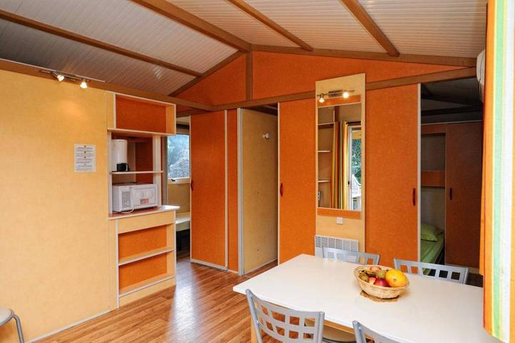 Camping pour 5 personnes, avec jardin et vue ainsi que piscine et terrasse à Bonifacio - 2