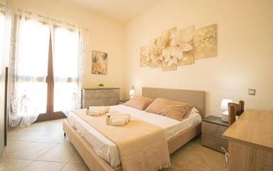 Gîte pour 5 personnes, avec balcon dans San Giovanni Sardinia