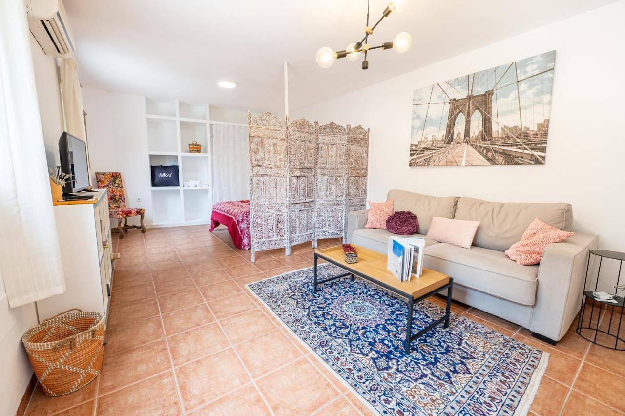 Casa "La Gata Azul" con jardín privado in Roquetas de Mar, Costa de Almería