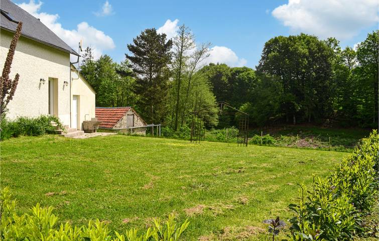 Garden TV Apartment in der Nähe von La Vézère in Bugeat, Ussel und Umgebung