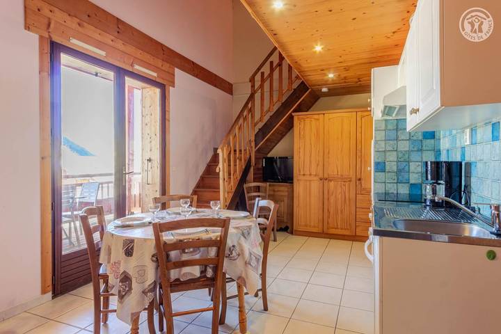 Gîte pour 4 personnes, avec jacuzzi et balcon/terrasse ainsi que sauna et terrasse à Albiez-Montrond - 2