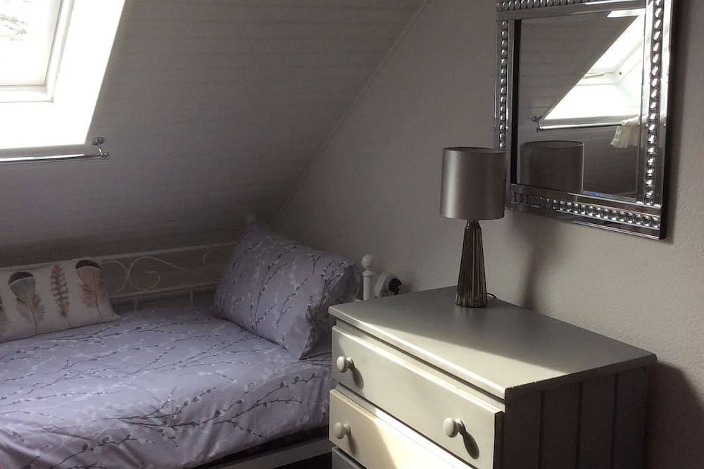 Traditional Farmhouse Gite at the heart of Brittany (Sleeps 6 in 3 Bedrooms) in Saint-Mayeux, Cotes-d'Armor