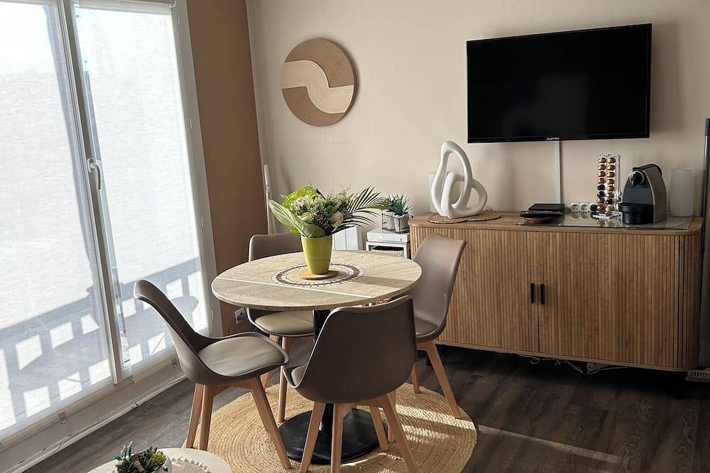 Entire apartment, Pleasant duplex, direct access, free wifi beach in Merville-Franceville-Plage, Caen region