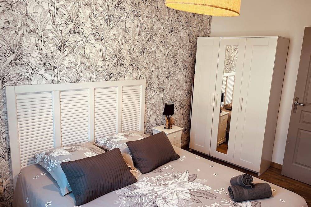 Superior apartment 2 bedrooms sea view in front of the beach in Galéria, Parc naturel régional de Corse