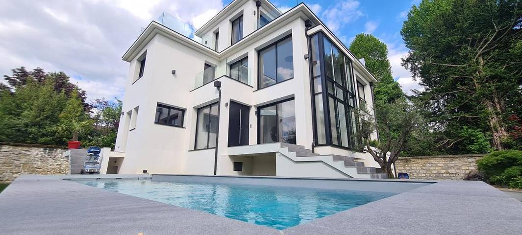 Location de vacances pour 8 personnes, avec balcon ainsi que piscine et jacuzzi à Saint-Maur-des-Fossés - 4